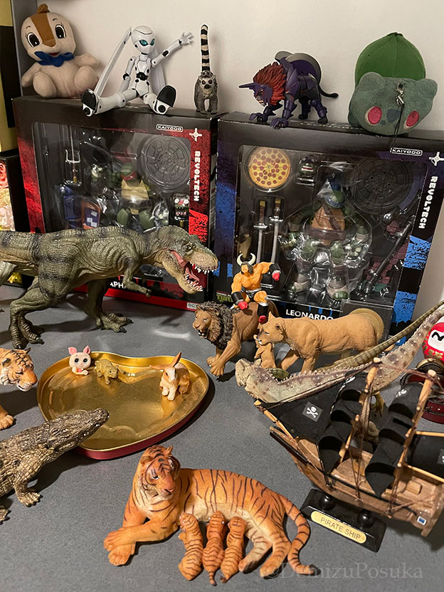出水先生ご自宅の玄関にあるフィギュアたち