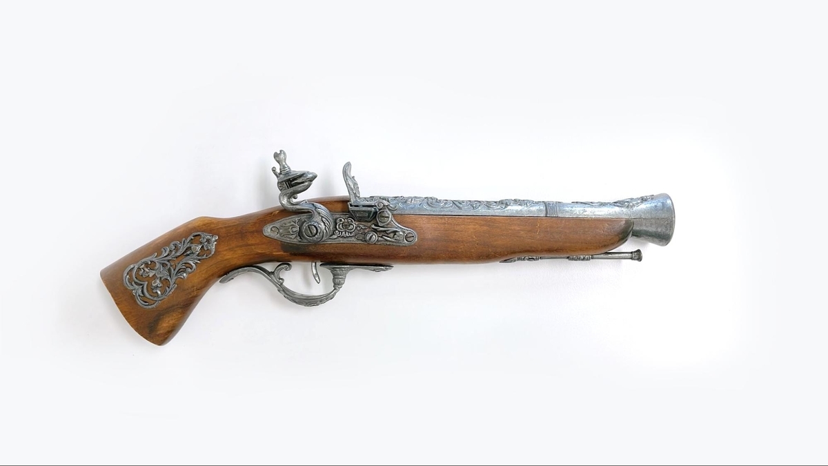 一般的な木製のフリントロック式銃